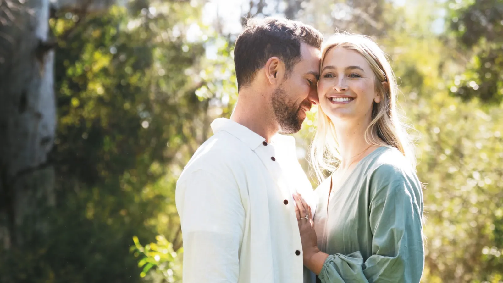 Lifestyle portrait: a couple in bushland
